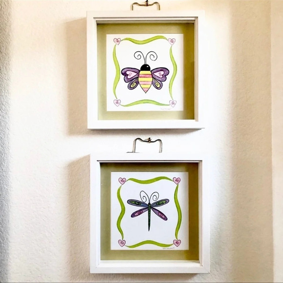 Lot of 2 Tania Schuppert love bugs wall art butterfly & dragonfly excellent cond - Picture 1 of 5